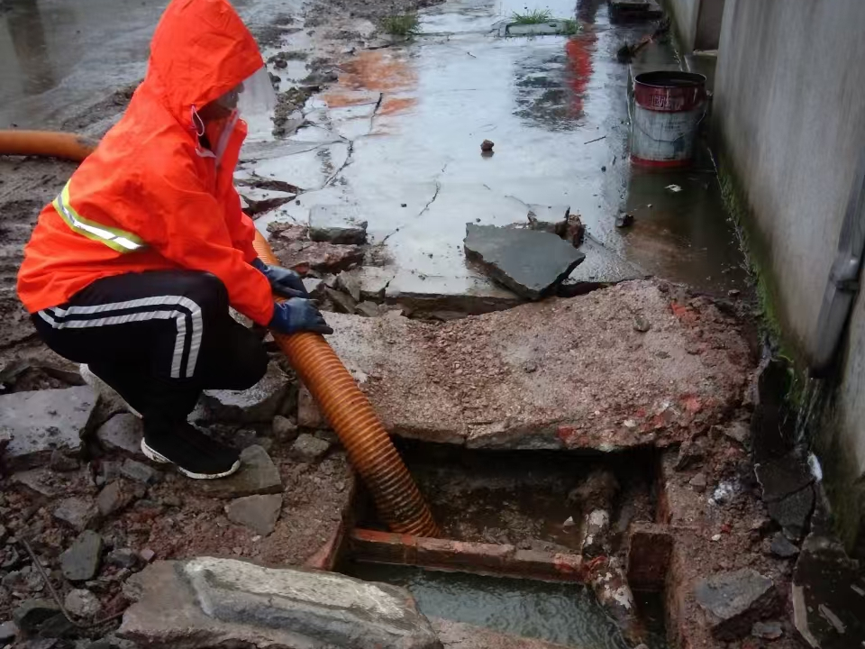 田东专业清理污水池 炜誉市政以规范流程守护城市 “肠道”