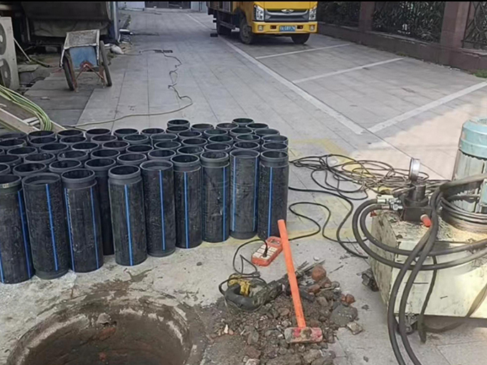 田东PE置换管厂家 DN315置换管 非开挖管短管置换